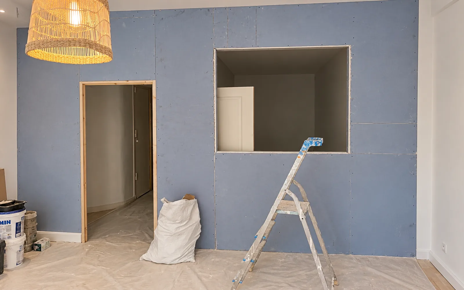 Cloison placo avec verrière d'intérieur — avant travaux